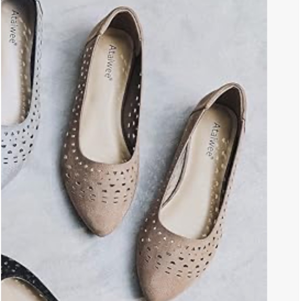 Size 11 1/2 W Ataiwee Women’s tan suede flats NWOT